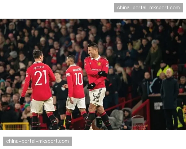 全场:曼联1-0小胜埃弗顿,唯一进球来自对方乌龙。 全场:曼联1-0小胜埃弗顿,唯一进球来自对方乌龙。